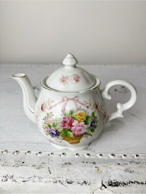 Vintage Lipper & Mann Teapot in Bristol Gardens Floral